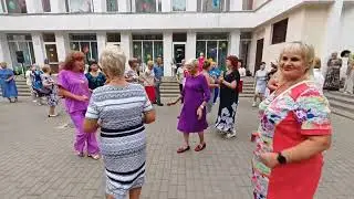 31.08.24г..."Наколочка"...Инна Улановская "... звучит на танцполе в Гомельском парке...