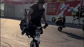 Как делать стоппи на питбайке! #kayo #питбайк #питбайки #pitbike #стантрайдинг