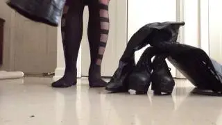 .::ASMR::. Shopping for boots with leather gloves (scrunching, crinkling, and heel clicking sounds)