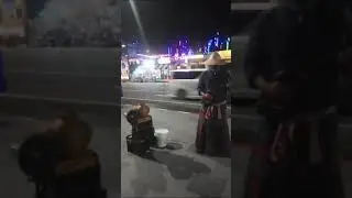скучает бичка без меня, люблю я этого бродягу музыканта))
