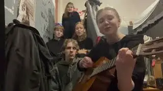 свят кушает.