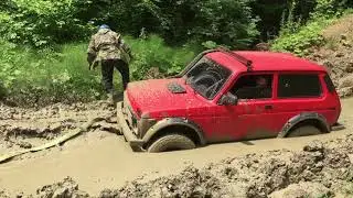 УАЗы и Нивы месят грязь