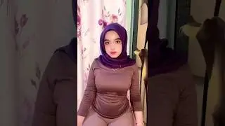 cewek montok ngangkang di kursi