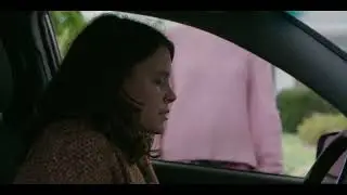 Sister walking to the car - Smile (2022)