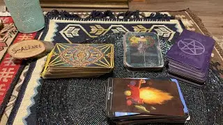 Fortune telling on the question yes or no on air tarot online. Tarot layout online