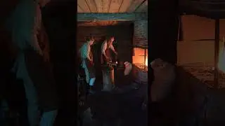 Кузнец работает в музее под открытым небом, Таллинн!