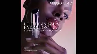 Armani Beauty Prisma Glass vos vienu brūkštelėjimu padengia lūpas maksimaliu blizgesiu.