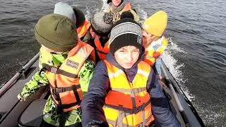 Клип о веселых катаниях детей, на лодках Компас 460 и Урекс 300 под моторами Ямаха 9.9 и 5 л.с.