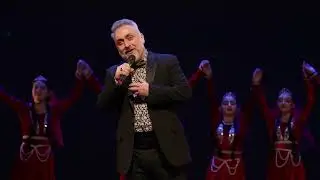 Танцует народный ансамбль армянского танца «Аракс» .