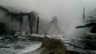 В Бердске на ул.Белинского сгорел дом