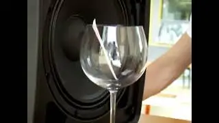 Čaša se razbija zvukom