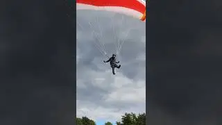 Fly@Home Friend-flying-by #gleitschirm #paragliding #parapente #paraglidinglove #hikeandfly #fun