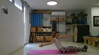 שיעור מזרן פילאטיס וגמישות עם מיטל שמש