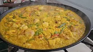 Воскресная паэлья. Аликанте, Испания. Paella de domingo con los queridos vecinos.