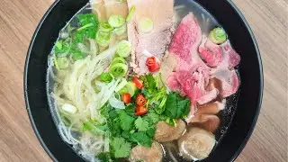 Delicious Vietnamese Beef Pho Noodles Recipe!! 🍜 | Try My Simple Homemade Version 😋