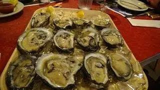 Eating raw #oysters  - #ChesapeakeVA (#RawOysters)