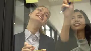 Footage: Mujeres emprendedoras haciendo negocios 1080p