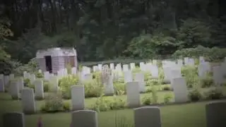 REAL GHOST STRANE APPARIZIONI IN UN VECCHIO CIMITERO