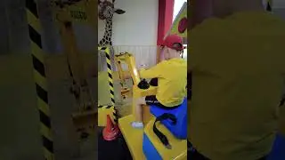 Wow! Leo is learning to drive an excavator! #leoanddad #leolike #мулькиигрулки