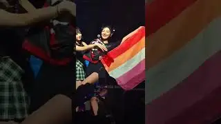 ningning holding up the pride and lesbian flags