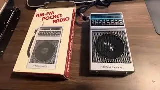 Vintage 1987 Radio Shack Realistic AM-FM Pocket Radio - New In Box!