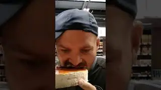 Ем торт в магазине/ОБЖОР тортик