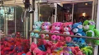 I LIKE THIS E-CLAW GAME!!!