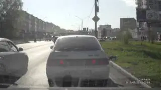 пистолет в авто