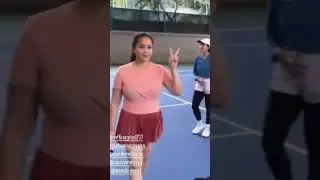 Mama Gigi Maen Tenis Aura Kecantikannya Terpancar