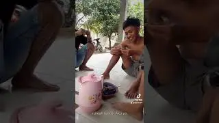 SUHU udara di kost 36° jadi waktunya siram siram kost.