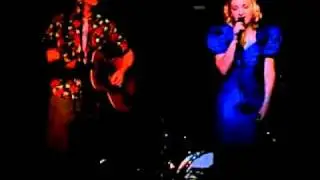 Kate Miller Heidke - Caught in the crowd (live at Hotel Cafe 6-24-10)
