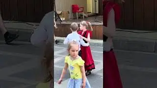 Лёва танцует танго