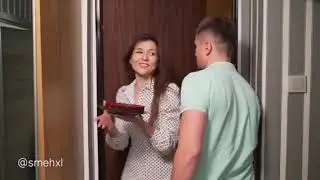 Когда в подьезде поселился единственный мужчина, соседка пришла знакомиться, но не повезло, прикол))