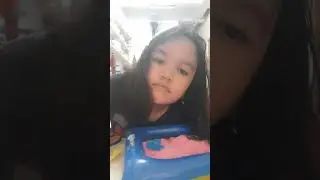 Busy ang Mia namin😍