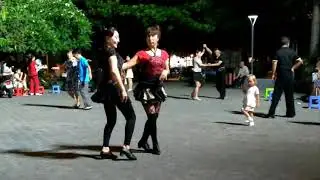 Дадонхай, танцы на площади.
