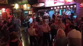 Dancers @ the Mustang Bar