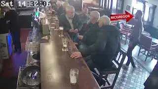 Конор МакГрегор ударил старика в баре.