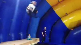 Прыжки на батуте