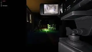 Горё бегает при людях?