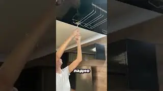 ДЕВУШКА НЕ МОЖЕТ СНЯТЬ БОКАЛ