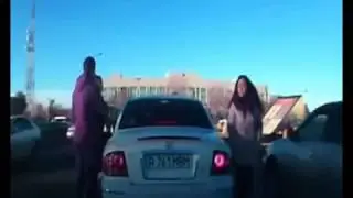 Девушка напала на водителя Road Rage Rusia