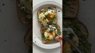 Poached eggs and avocado toast 🥑 #poachedeggs #avocadotoast #healthylunch