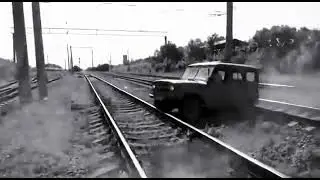 Поезд сбил УАЗ!