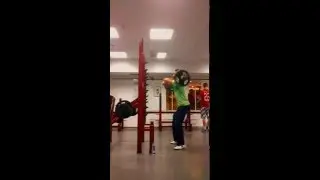 FRONT SQUATS