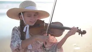 Santa Monica! Beautiful Girls, Amazing Little Violinist Karolina etc