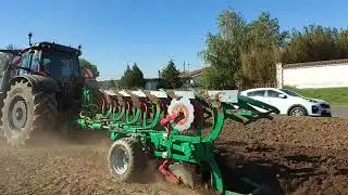 Az új Valtra Q305 Regent TITAN 180M-6 váltva forgató ekével