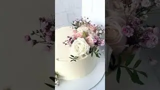 Нежный свадебный тортик