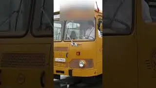 С какой целью советские водители оборачивали рули автобусов?