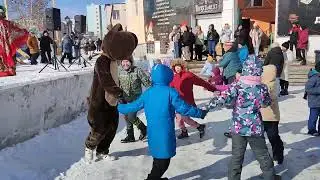Вербное Воскресенье в Якутске весело проходит.  Развлечения, песни. 9 апреля.