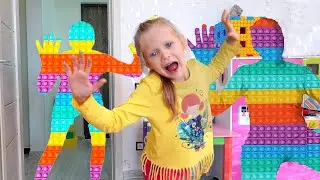 Живой Поп Ит Вернулся - Кто он огромный Человек Pop IT